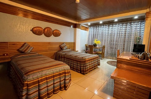 Hilongos Hotel | Spacious 5-bedroom hotel in awesome Hilongos with WiFi, AC
