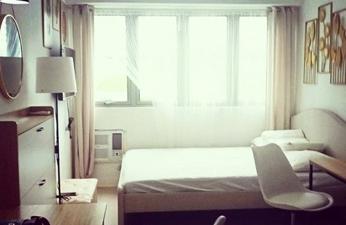 Matandang Balara Condo | Spacious Condo Unit for Staycation With Netflix!