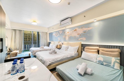 Baclaran Hotel | Spacious Family & Group Stay with City View near Airport, City of Dreams, Solaire, Okada, Mall Of Asia, and Ayala Malls