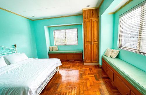 Tagaytay Apartment | Spacious Family House in Tagaytay with Billiards, Garden, and Courtyard