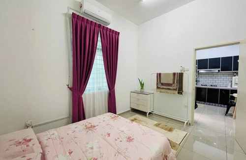 Durian Tunggal House | Spacious Family Homestay in Durian Tunggal with Private Pool