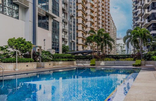 Pinagsama Apartment | Spacious Family Sleeper BGC & 84inch Cinema