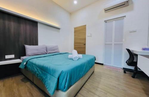 Malacca City House | Spacious Home in the Heart of Melaka for Families 10 pax, Chill & Relax at Extra Wide Balcony, COMFY HILL