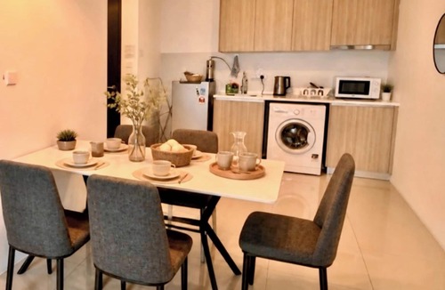 Downtown George Town Apartment | Spacious Modern Suite for 7 Guests