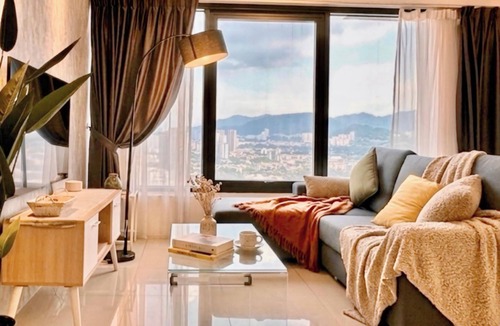 Downtown George Town Apartment | Spacious Modern Suite for 7 Guests