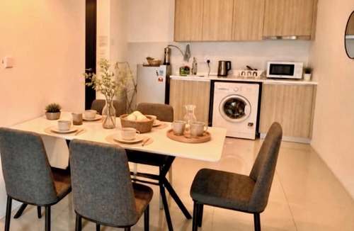Downtown George Town Apartment | Spacious Modern Suite for 7 Guests