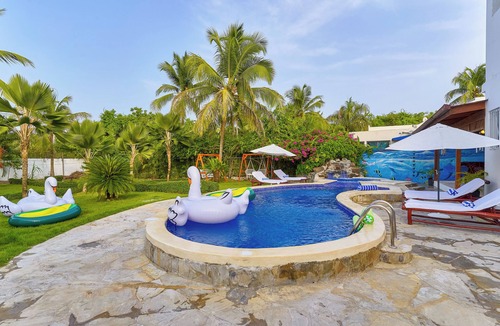 Boca Chica Villa | Spacious Pool & Jacuzzi Villa in Boca Chica Beach