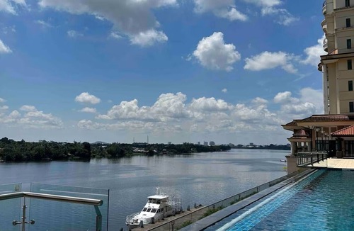 Kuching Apartment | Spacious Riverview Suite @Kuching Riverine Resort