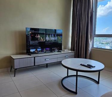 Taman Mount Austin Apartment | Spacious Studio - Akademik Suite