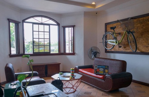 Tagbilaran Hostel | Spinning Cat Hostel - Adults Only