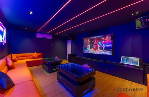 Taman Pelangi Villa | Sri Pelangi Villa KTV Room BBQ Swimming Pool 19 Pax by Stayrene