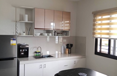 Calamba Apartment | Stay at Diez R3, Private Kitchen near SLEX, City View
