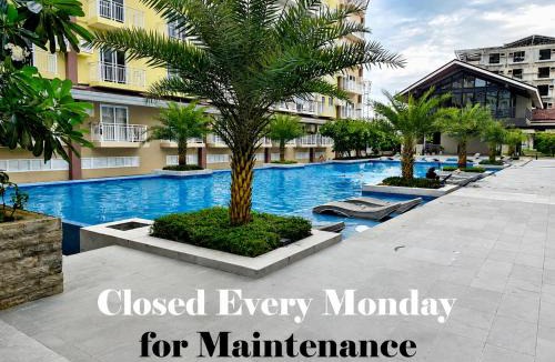 Mactan Export Processing Zone Apartment | Stay & Fly at Amani Grand Resort Residences with Pool Gym Netflix Fast WiFi 3 Guests