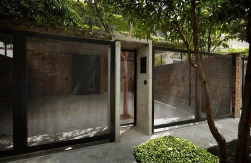 Bangsar Apartment | Stay-in male Caretaker- Rooftop Dipping Pool House