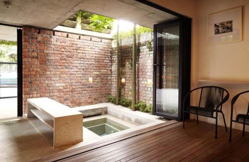 Bangsar Apartment | Stay-in male Caretaker- Rooftop Dipping Pool House