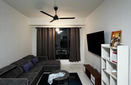 Kampung Sungai Raya Apartment | Stay & Living 2 Bedrooms By shkrnshh