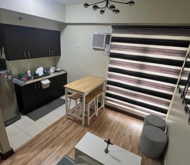 Muntinlupa Apartment | Staycation Alabang by Larsen
