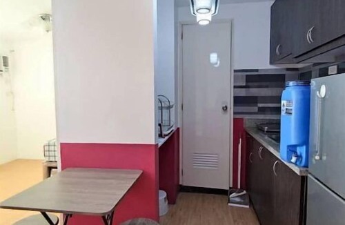 Pasig Apartment | Staycation Comfy Aircon Wifi Room!