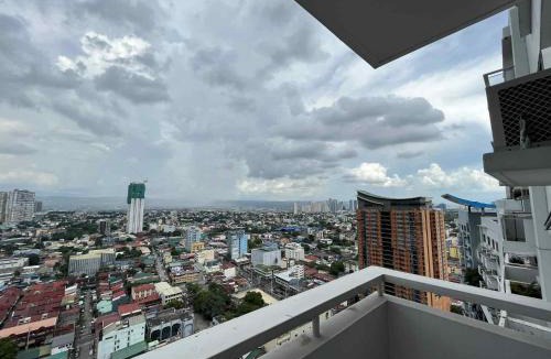Socorro Apartment | Staycation in manhattan heights tower c beside alimall cubao 5 pax