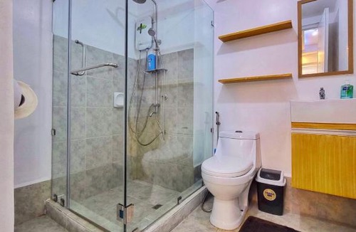 Las Pinas Apartment | Staycation in Somerset for 6 - Near Alabang