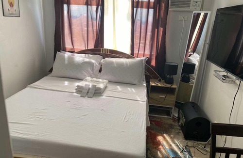 Malamig Apartment | Staycation room at Deca Homes Tower Mandaluyong