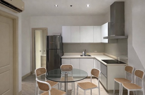 Downtown Apartment | STAYLUXIA Gramercy 2BR Junior Suite w/Balcony Free Pool Gym Netflix & Amenities