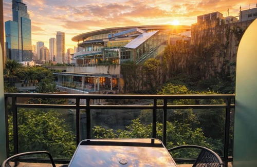 Downtown Apartment | STAYLUXIA Gramercy 2BR Junior Suite w/Balcony Free Pool Gym Netflix & Amenities