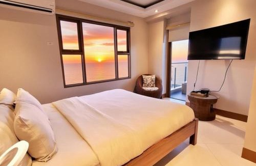 Ermita Night District Apartment | STAYLUXIA - MANILABAYVIEW - Luxury and Superior Suites with, Balcony -except Studios- Pool, Netflix & Gym- Housekeeping Available -
