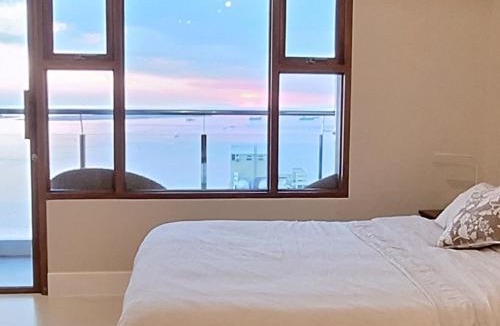 Ermita Night District Apartment | STAYLUXIA - MANILABAYVIEW - Luxury and Superior Suites with, Balcony -except Studios- Pool, Netflix & Gym- Housekeeping Available -