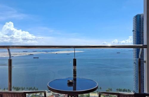 Ermita Night District Apartment | STAYLUXIA - MANILABAYVIEW - Luxury and Superior Suites with, Balcony -except Studios- Pool, Netflix & Gym- Housekeeping Available -