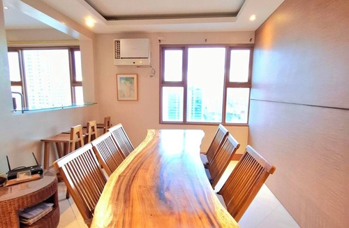Ermita Night District Condo | StayLuxia Manilabayview