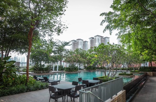 Tanjung Tokong Condo | Straits quay marina stay