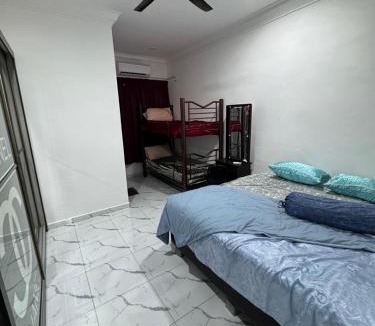 Kampung Penarik House | Student Homestay