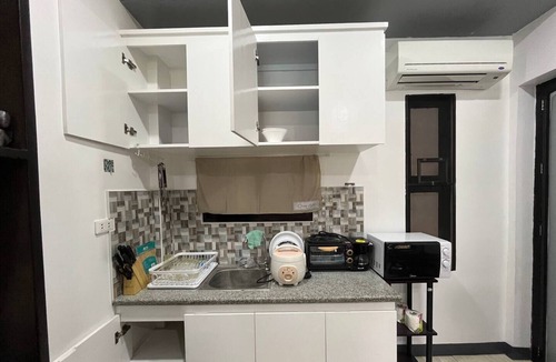 Dauis Apartment | Studio B, Loft (M&K’s Guest House)
