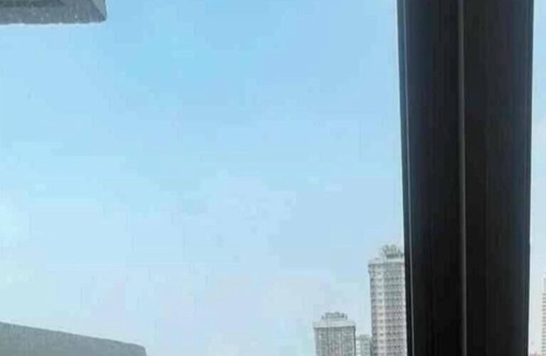 Bangkal Apartment | Studio Lune | Modern Makati Studio | Queen Bed | Fast Wi-Fi | Self Check-in ⭐