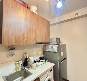 Lapu-Lapu Apartment | Studio Retreat with Balcony and Pool