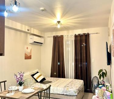 Lapu-Lapu Apartment | Studio Retreat with Balcony and Pool