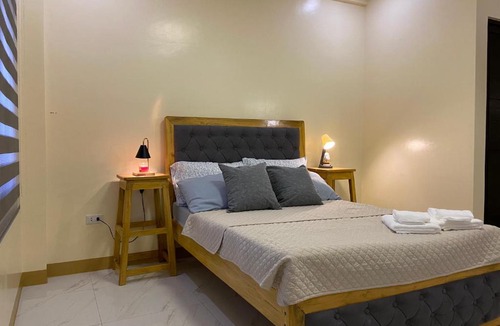 Urdaneta City Apartment | Studio Suite with kitchenette for Professionals & Travelers