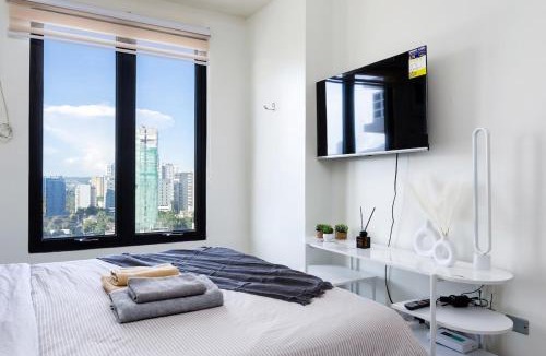 Lahug Apartment | Studio Unit at The Median, Near IT Park with Pool and Fast Wifi