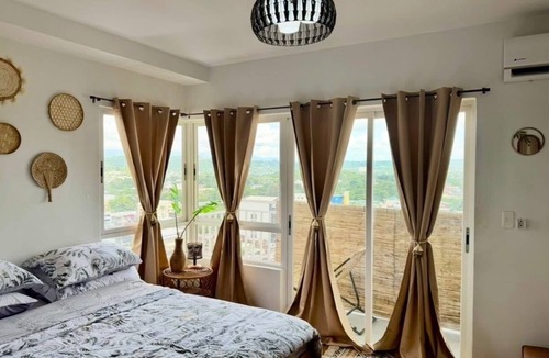 Davao Apartment | Studio with Balcony, Free Netflix Streaming with washer/dryer inside the unit