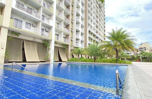 A. Bonifacio Condo | Stunning 1-Bedroom Condo with Balcony - City and Mountain View