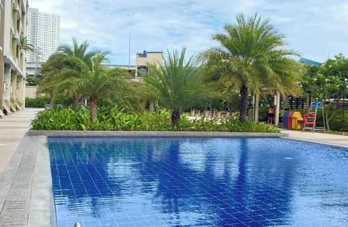 A. Bonifacio Condo | Stunning 1-Bedroom Condo with Balcony - City and Mountain View