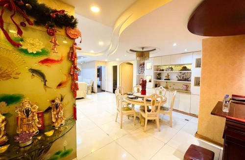 Ermita Apartment | Stunning 3BR with Sunset View near Dolomite Beach