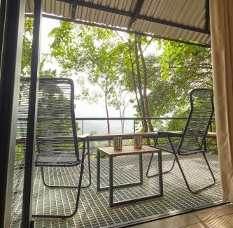 Hulu Selangor House | Stunning Mountain View Lodge with Pool Lauhaus2