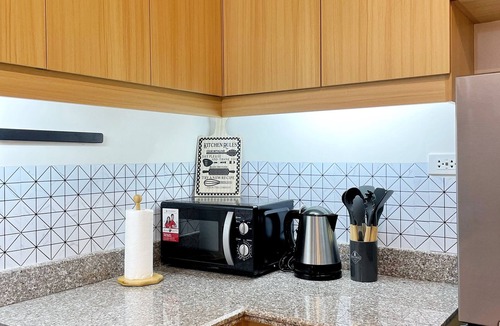 Project 4 Condo | Stylish 2-bedroom condo FAST WIFI Free Parking
