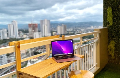 Project 4 Condo | Stylish 2-bedroom condo FAST WIFI Free Parking
