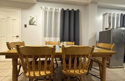 Baguio House | Stylish 3-Bedroom Sanctuary in Baguio City, sleeps up to 15!