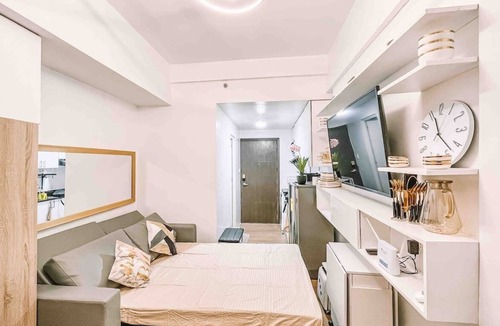 Cagayan de Oro Condo | Stylish and Cozy Room at TheLoop Tower-25th Floor