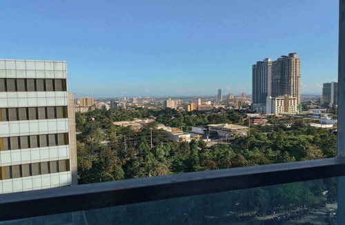 Lahug Condo | ✨ Stylish Cebu Escape with Sea Views, Pools & Balcony
