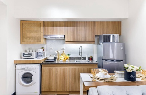 Mandaluyong Apartment | Stylish Condo Near BGC | Fast WiFi | Self Check-In